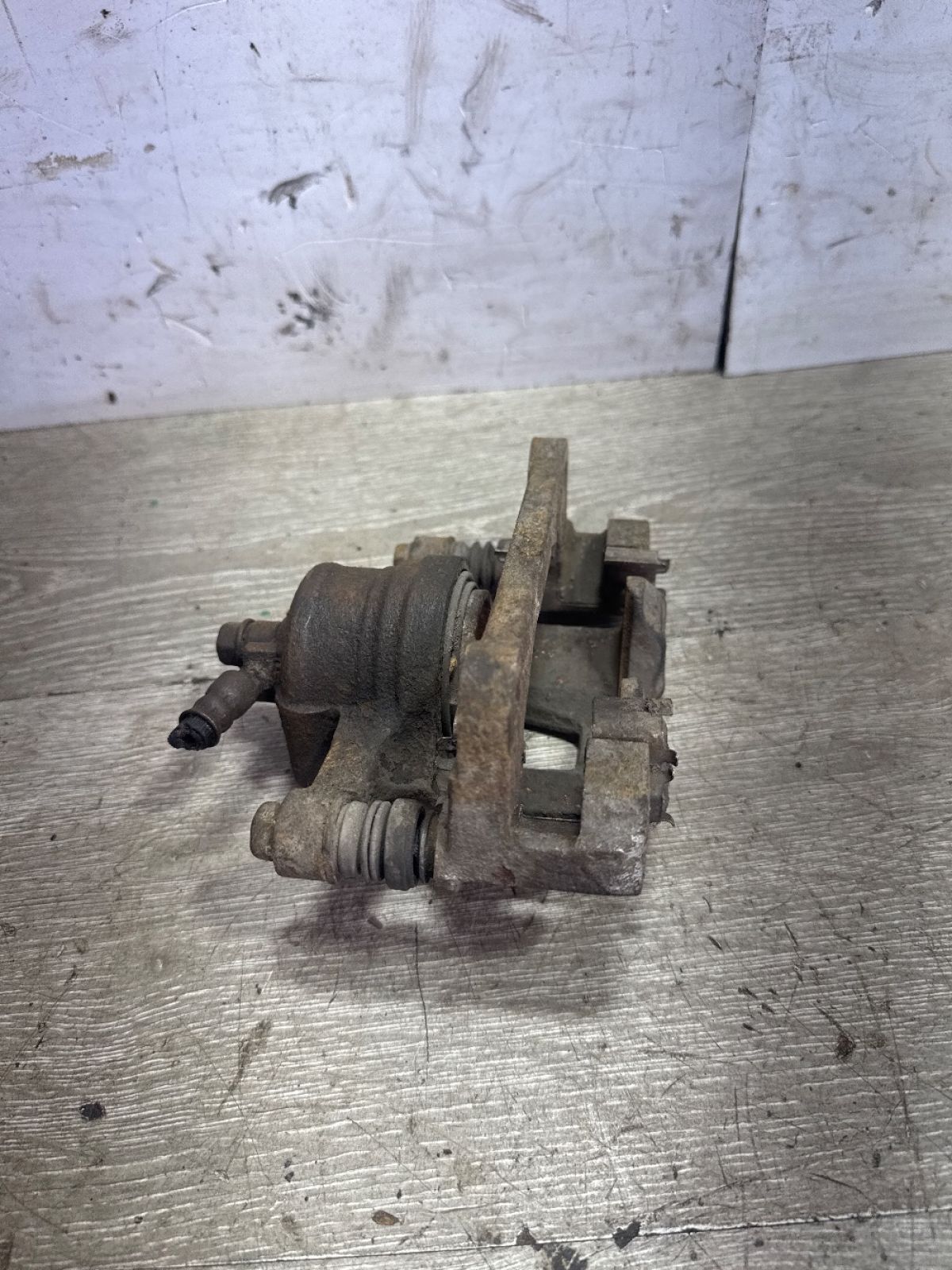 Суппорт тормозной передний левый, 1300 рублей, Курган